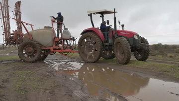 国产的2部拖拉机视频,两部视频展现农业机械力量