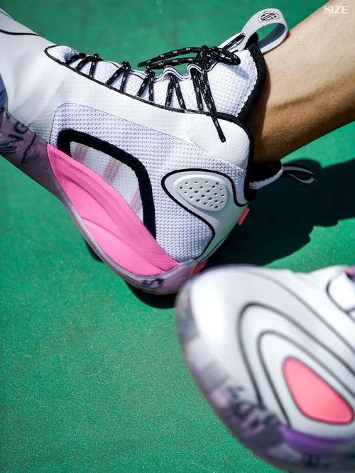 国产球鞋防滑测评视频,测评视频深度解析 第3张 国产球鞋防滑测评视频,测评视频深度解析 第3张